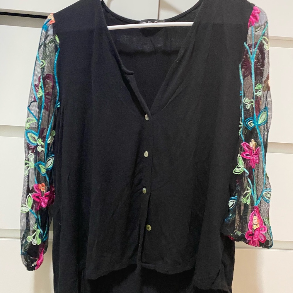 Kim & Cami small, lace sleeves